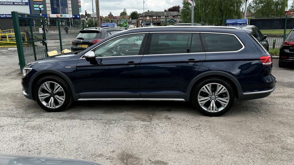 Volkswagen Passat Passat Estate CY16DSU Blue #6