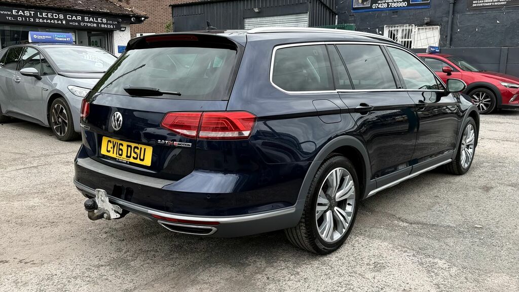 Volkswagen Passat Passat Estate CY16DSU Blue #3