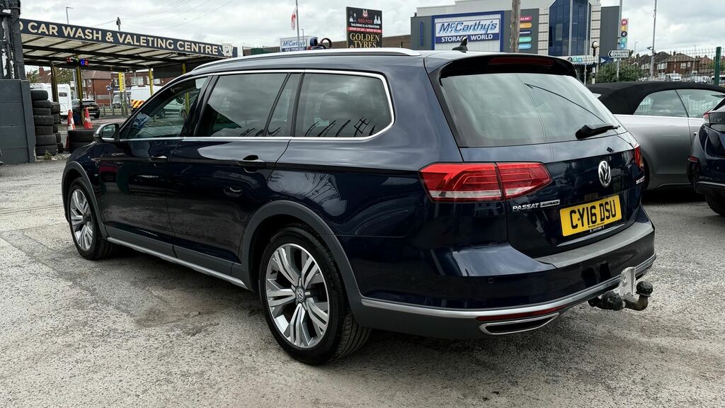 Volkswagen Passat Passat Estate CY16DSU Blue #5