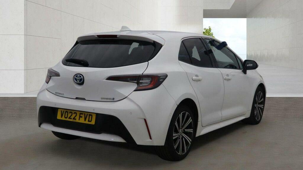 Toyota Corolla Hatchback 1.8 Vvt-h Design Cvt Euro 6 Ss 2 VO22FVD White #4