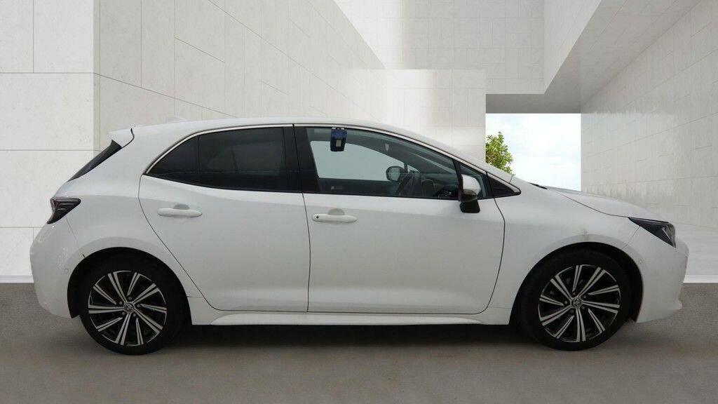 Toyota Corolla Hatchback 1.8 Vvt-h Design Cvt Euro 6 Ss 2 VO22FVD White #5