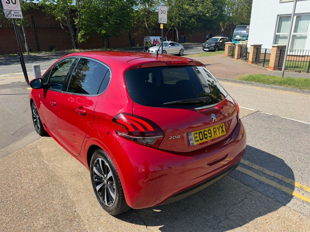 Peugeot 208 Tech Edition Ss EO69RYX Red #2