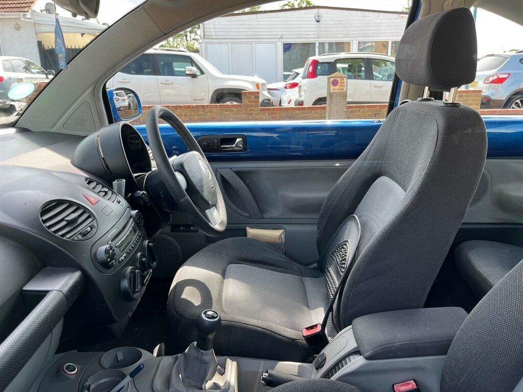 Volkswagen Beetle Hatchback KN05CHC Blue #5