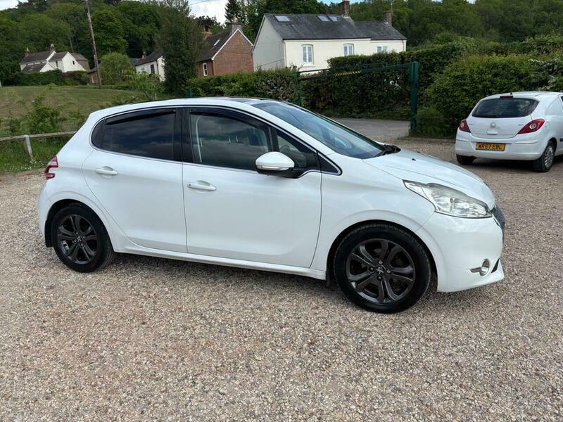 Peugeot 208 1.4 Hdi Allure Euro White