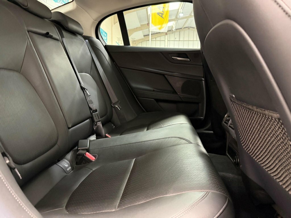 Jaguar XE 2L Portfolio LV17LTY Grey #5
