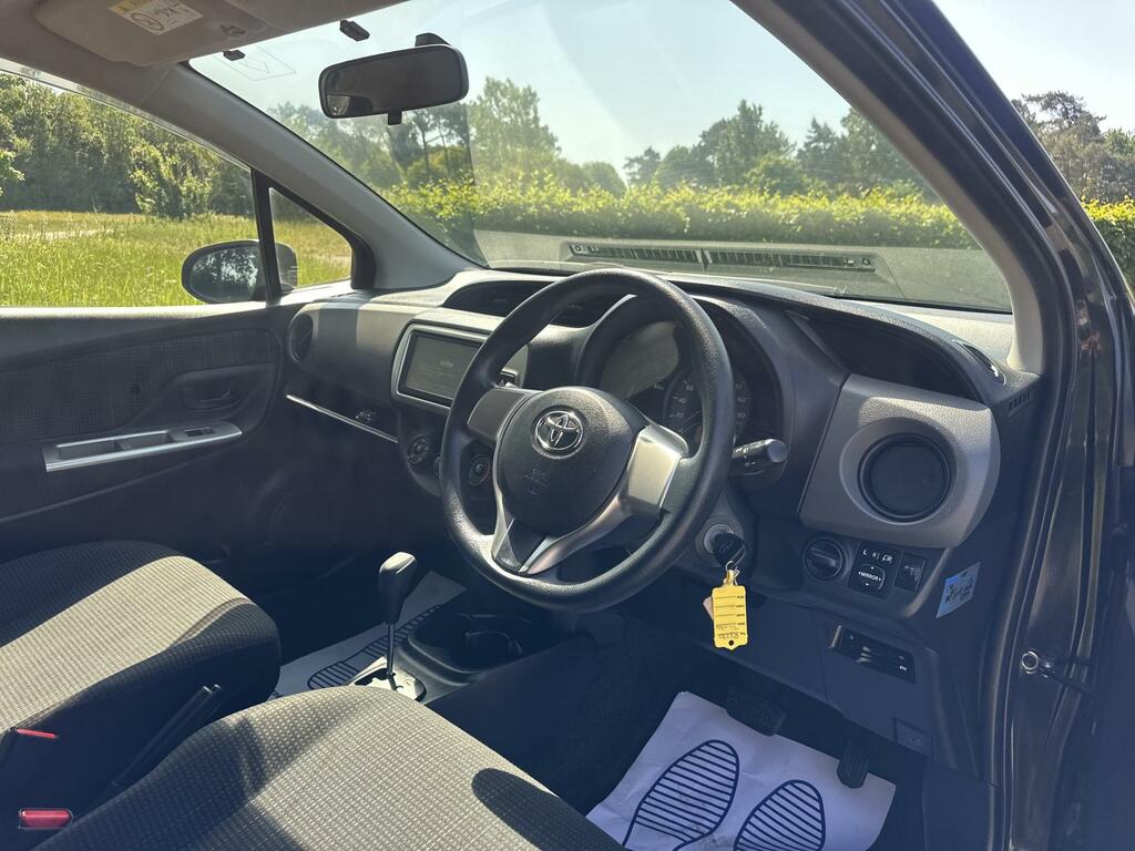 Toyota Vitz 1.0 2015 Toyota Vitz 1.0 Black Black #6
