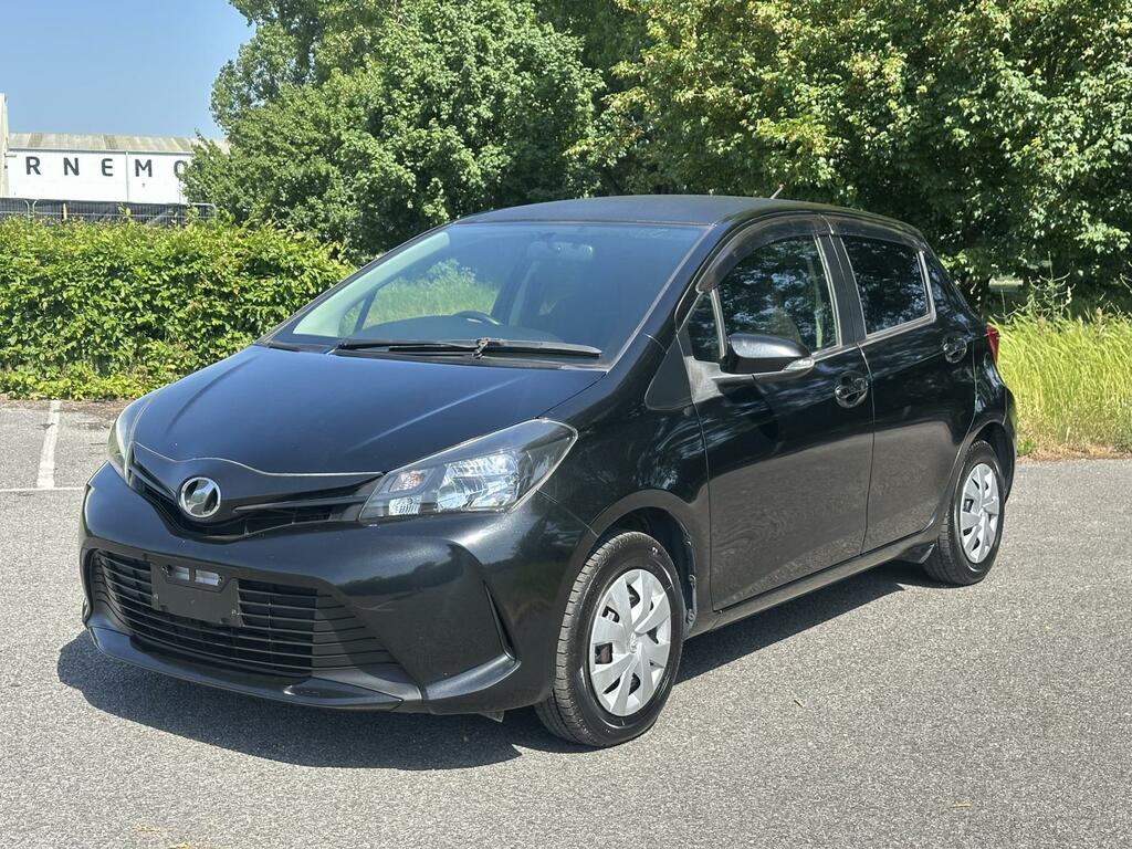 Toyota Vitz 1.0 2015 Toyota Vitz 1.0 Sleek Bl Black #3