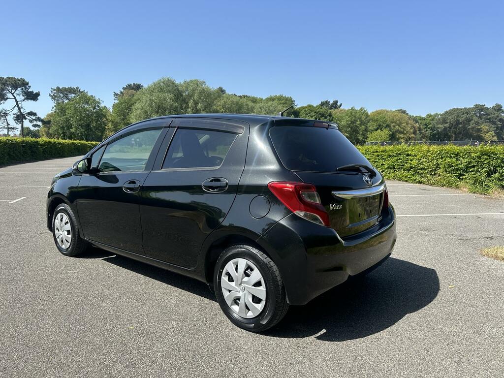 Toyota Vitz 1.0 2015 Toyota Vitz 1.0 Sleek Bl Black #5