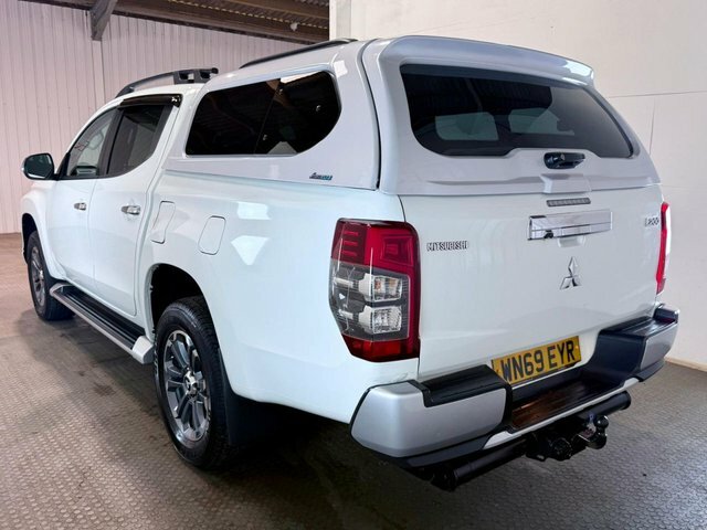 Mitsubishi L200 2019 2.2 Di-d Dc Warrior Pickup Double Cab Die White #4