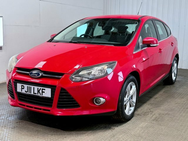Ford Focus 2011 1.6 Zetec Hatchback Euro 5 PJ11LKF Red #3
