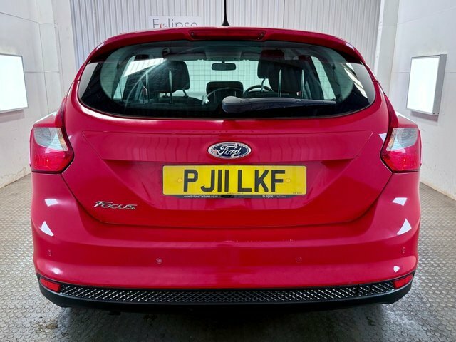 Ford Focus 2011 1.6 Zetec Hatchback Euro 5 PJ11LKF Red #5
