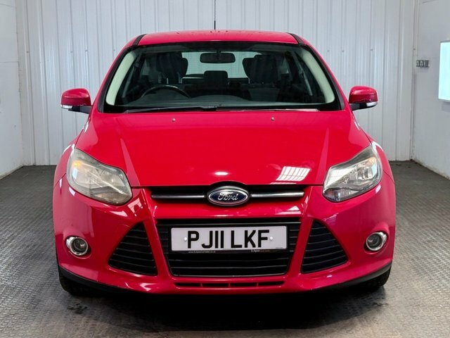 Ford Focus 2011 1.6 Zetec Hatchback Euro 5 PJ11LKF Red #2