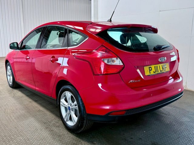 Ford Focus 2011 1.6 Zetec Hatchback Euro 5 PJ11LKF Red #4