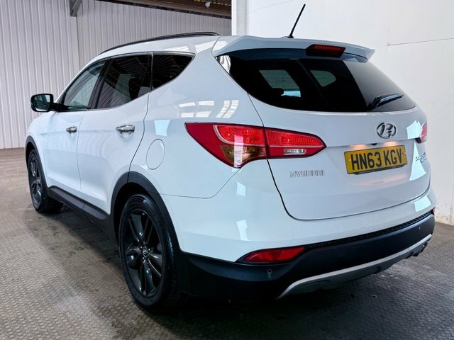 Hyundai Santa Fe 2013 2.2 Crdi Premium Se Suv 4Wd E HN63KGV White #4