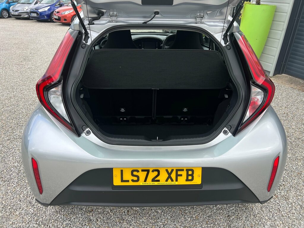Toyota Aygo X 1.0 Vvt-i Pure Hatchback Euro 6 LS72XFB Silver #4