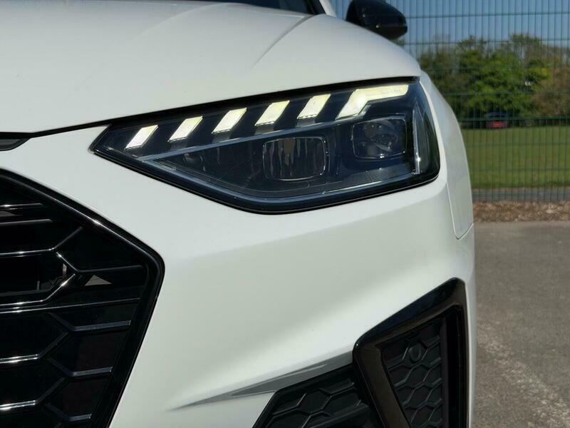 Audi A4 2.0 Tdi 35 Black WT69DDA White #4