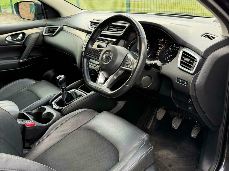 Nissan Qashqai 1.2 Dig-t Tekna Euro LP67WOU Black #4