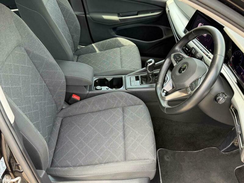 Volkswagen Golf 1.5 Tsi Life Euro MJ70OOW Black #4
