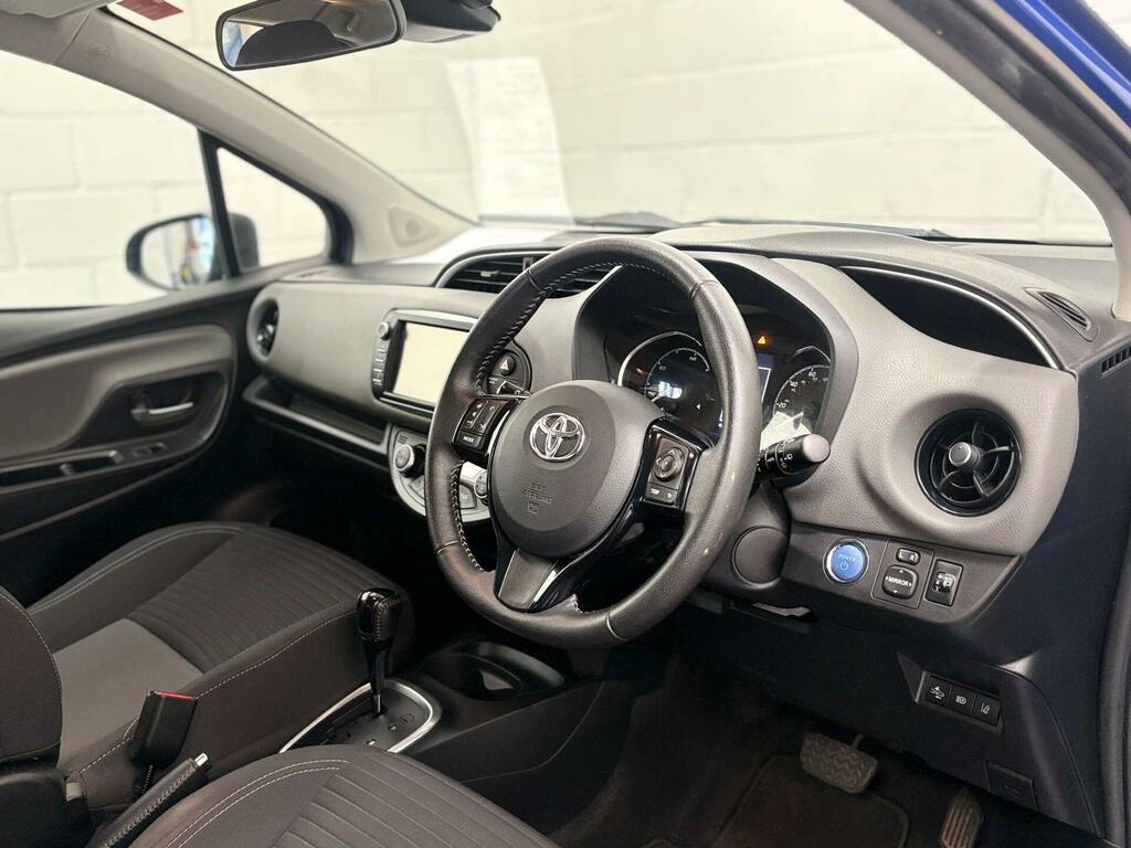 Toyota Yaris 1.5 Vvt-h Icon Tech E-cvt Euro 6 Ss PY18HVL Blue #3