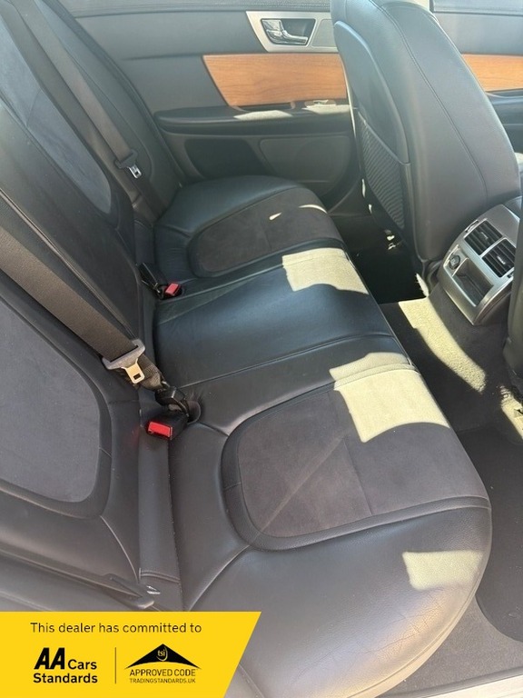 Jaguar XF D Se Business- Reverse YN63ZZC Silver #6