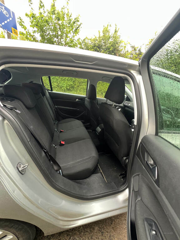Peugeot 308 1.6 Hdi 92 Active CX64ZTL Silver #3