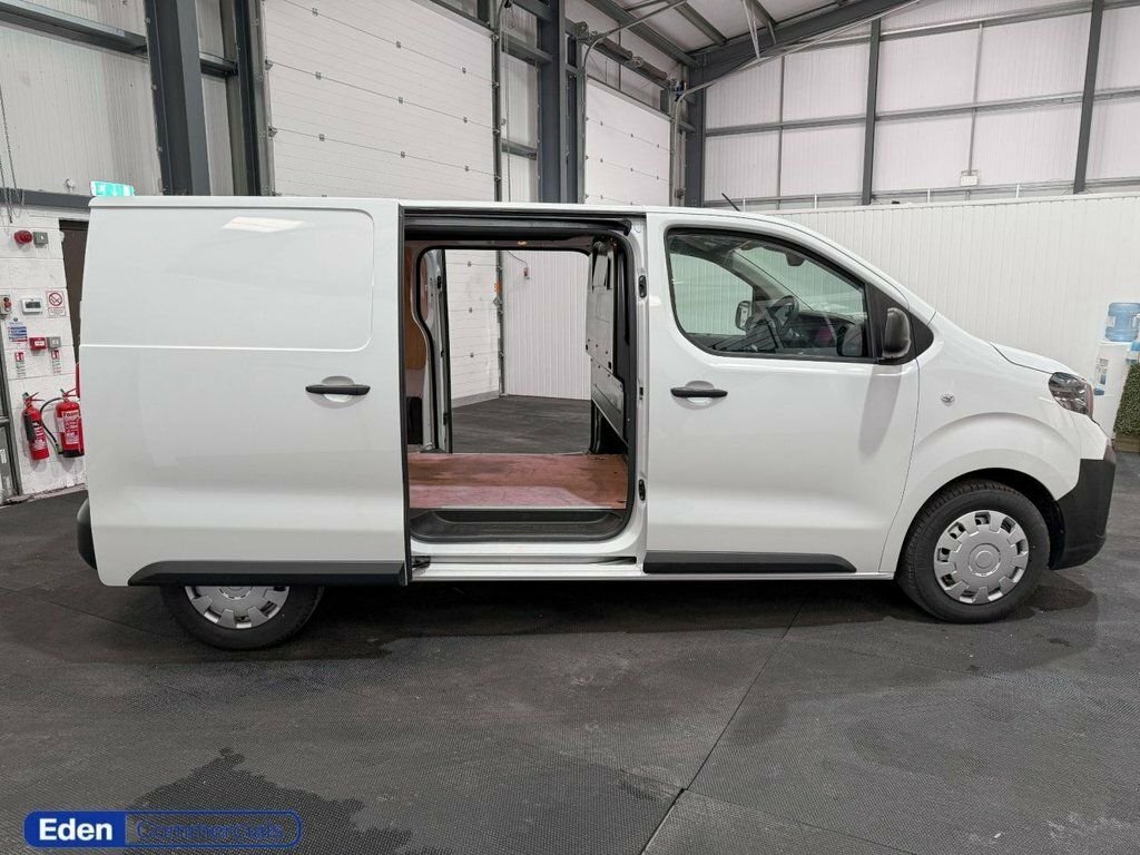 Vauxhall Vivaro 1.5L Prime 6Dr DP24SBO White #5