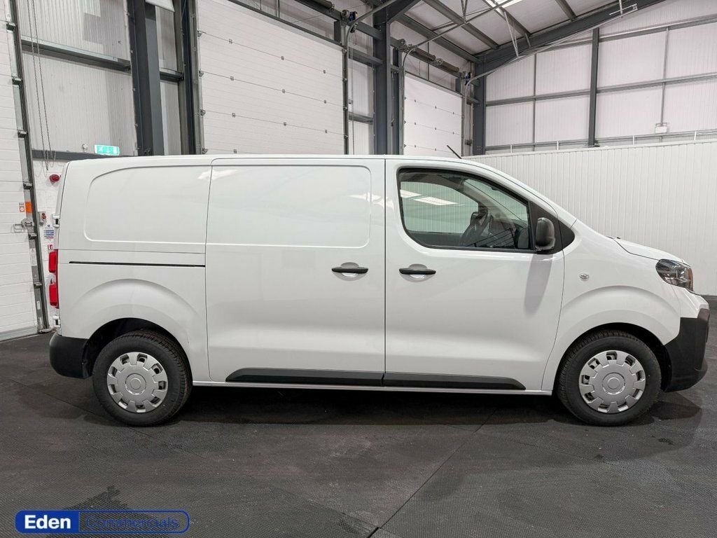 Vauxhall Vivaro 1.5L Prime 6Dr DP24SBO White #2