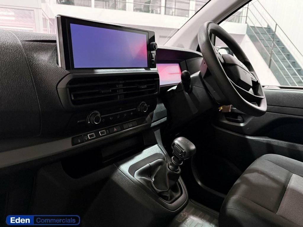 Vauxhall Vivaro 1.5L Prime 6Dr DP24SBO White #6