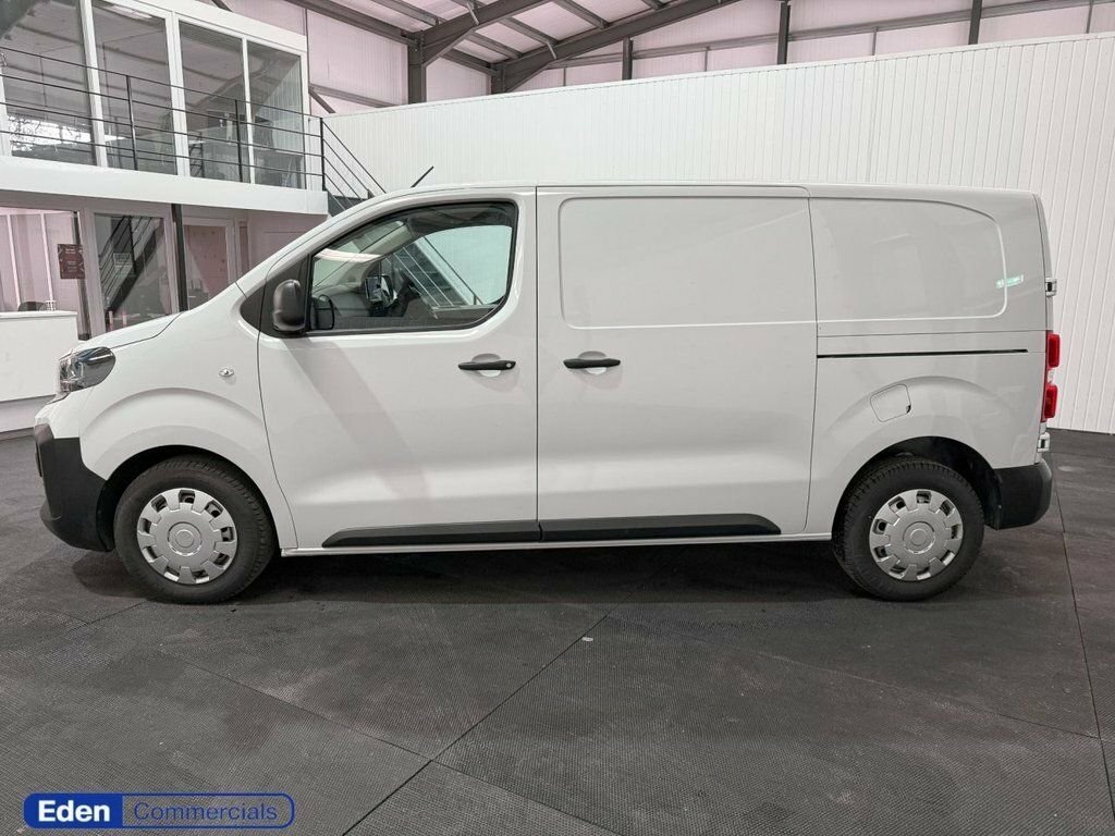 Vauxhall Vivaro 1.5L Prime 6Dr DP24SBO White #4