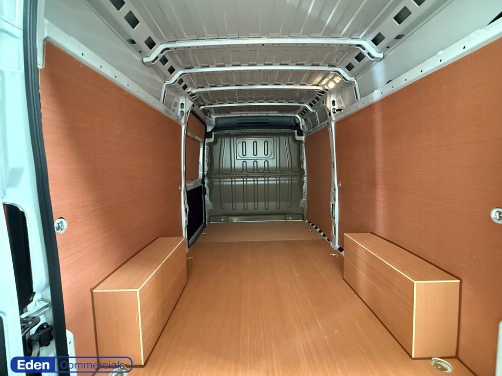 Peugeot Boxer 2L Professional White #3