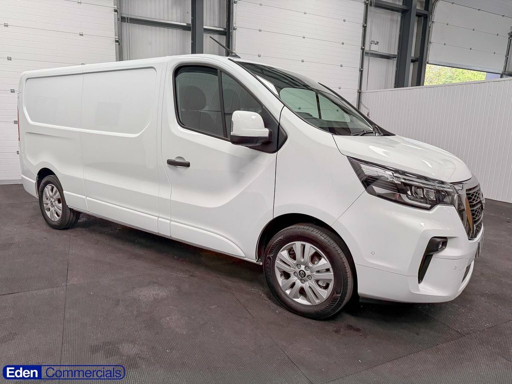Nissan Primastar 2L Tekna White