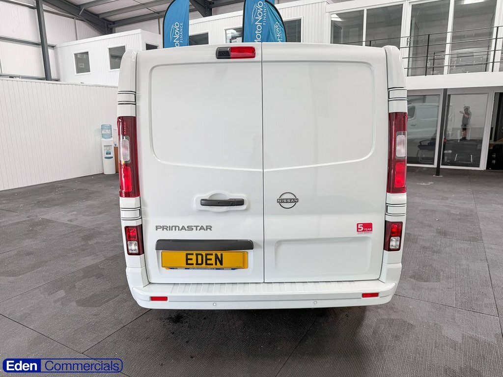 Nissan Primastar 2L Tekna White #6