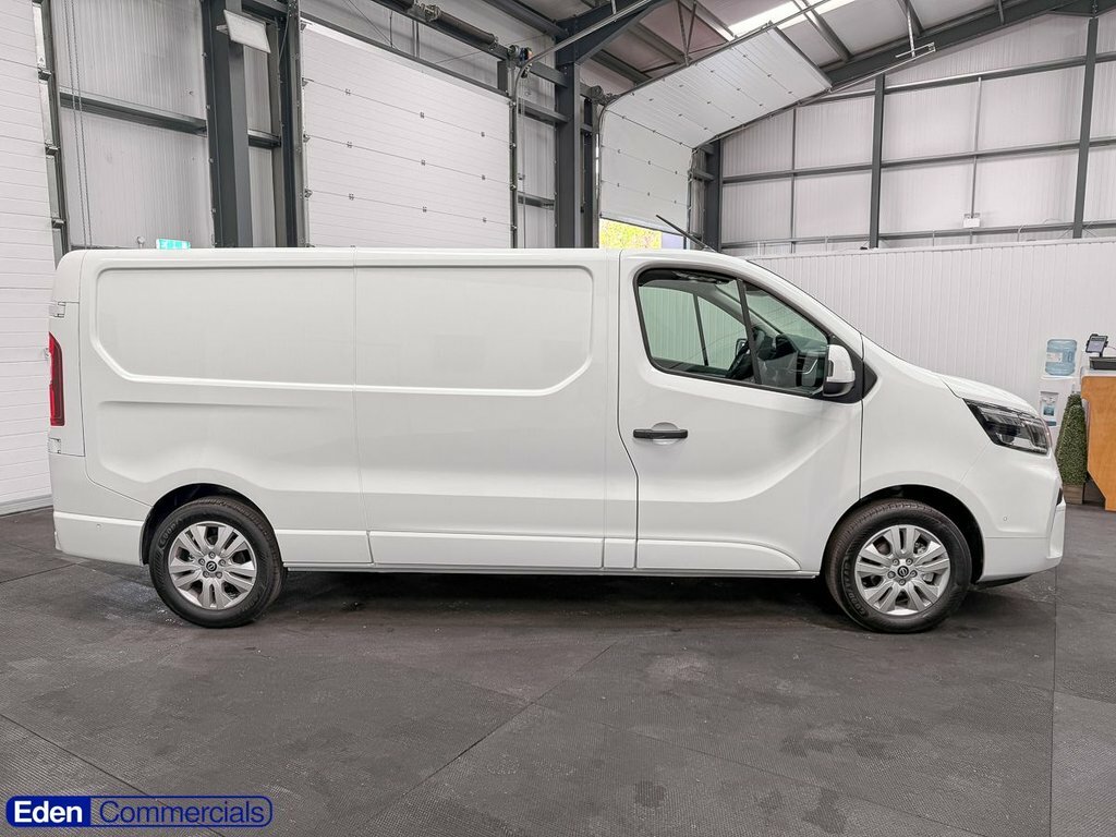 Nissan Primastar 2L Tekna White #2