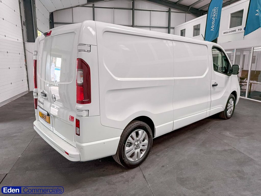 Nissan Primastar 2L Tekna White #5
