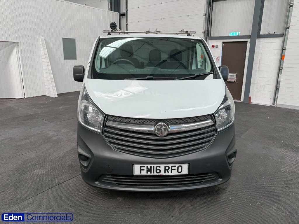 Vauxhall Vivaro Mpv FM16RFO White #2