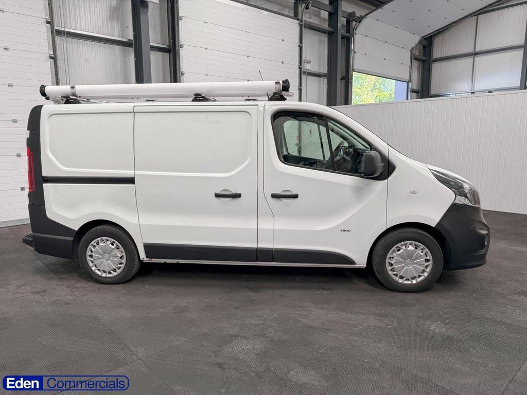 Vauxhall Vivaro Mpv FM16RFO White #4