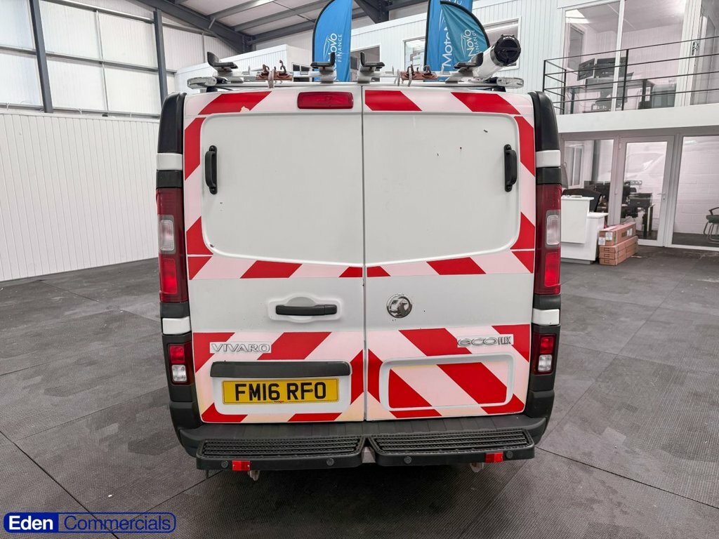 Vauxhall Vivaro Mpv FM16RFO White #6