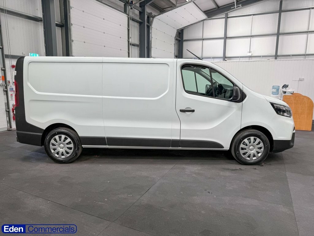 Nissan Primastar 2L Acenta White #2