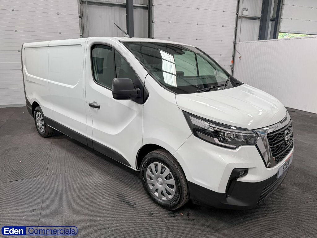 Nissan Primastar 2L Acenta White