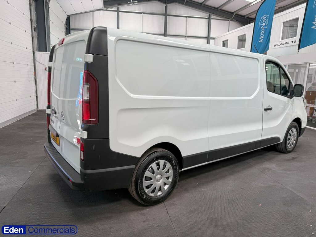 Nissan Primastar 2L Acenta White #3