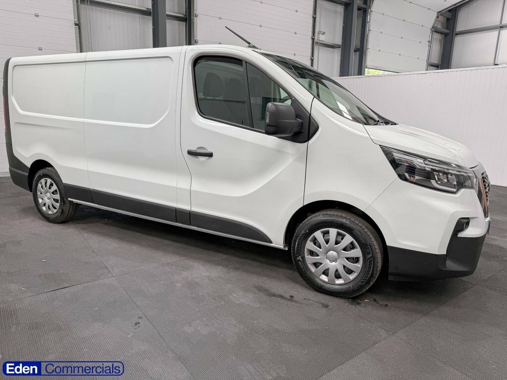 Nissan Primastar 2L Acenta White
