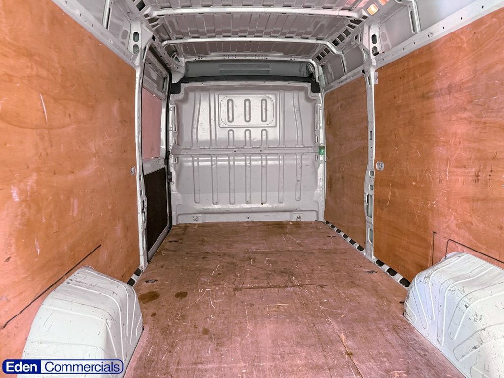 Peugeot Boxer 2.2L Professional Premium White #4