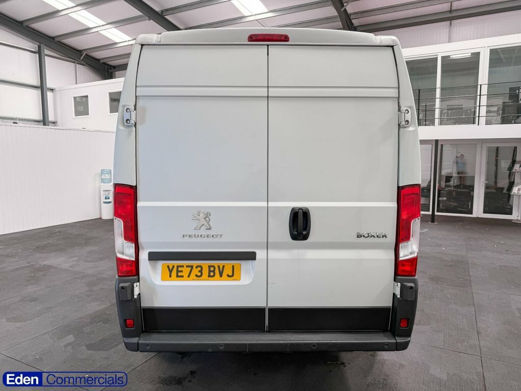 Peugeot Boxer 2.2L Professional Premium White #6