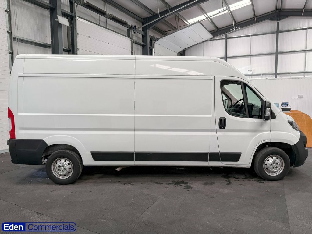 Peugeot Boxer 2.2L Professional Premium White #2