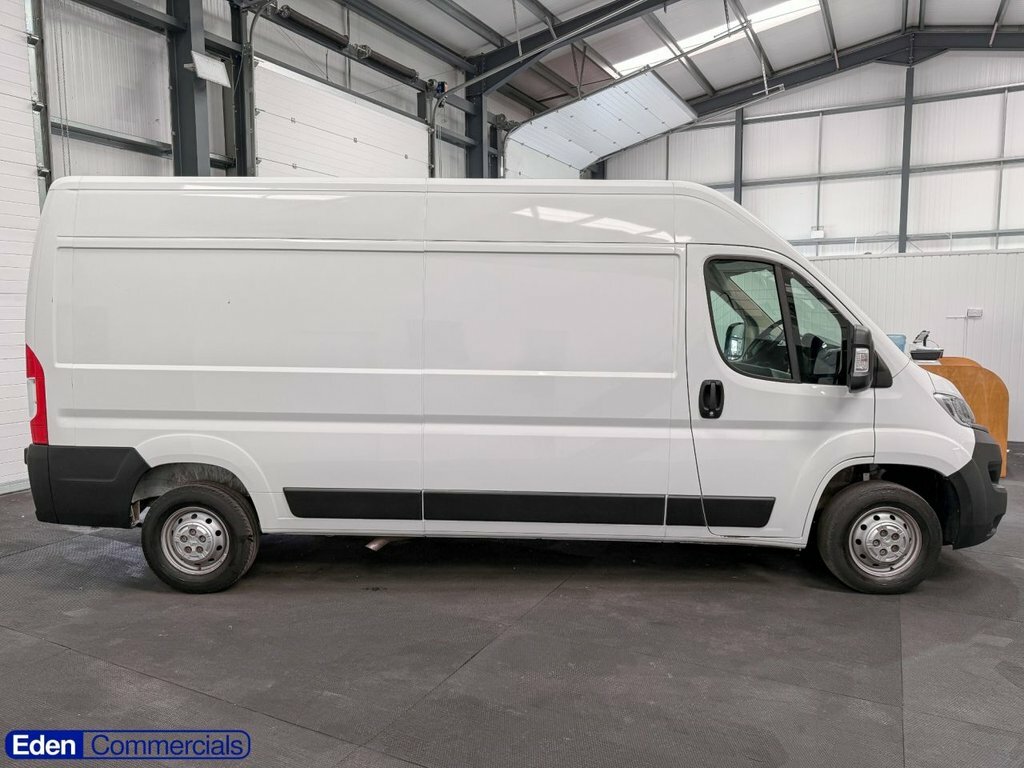 Vauxhall Movano 2L Prime DT24XFM White #2