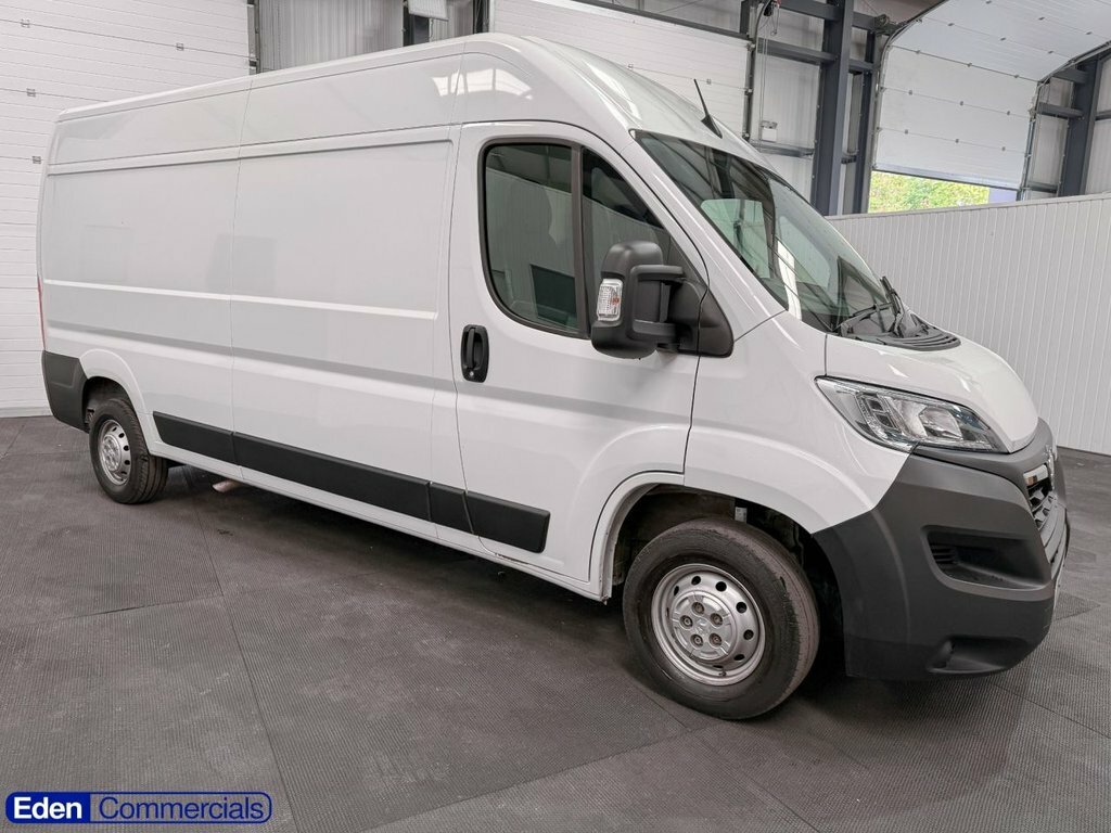 Vauxhall Movano 2L Prime White