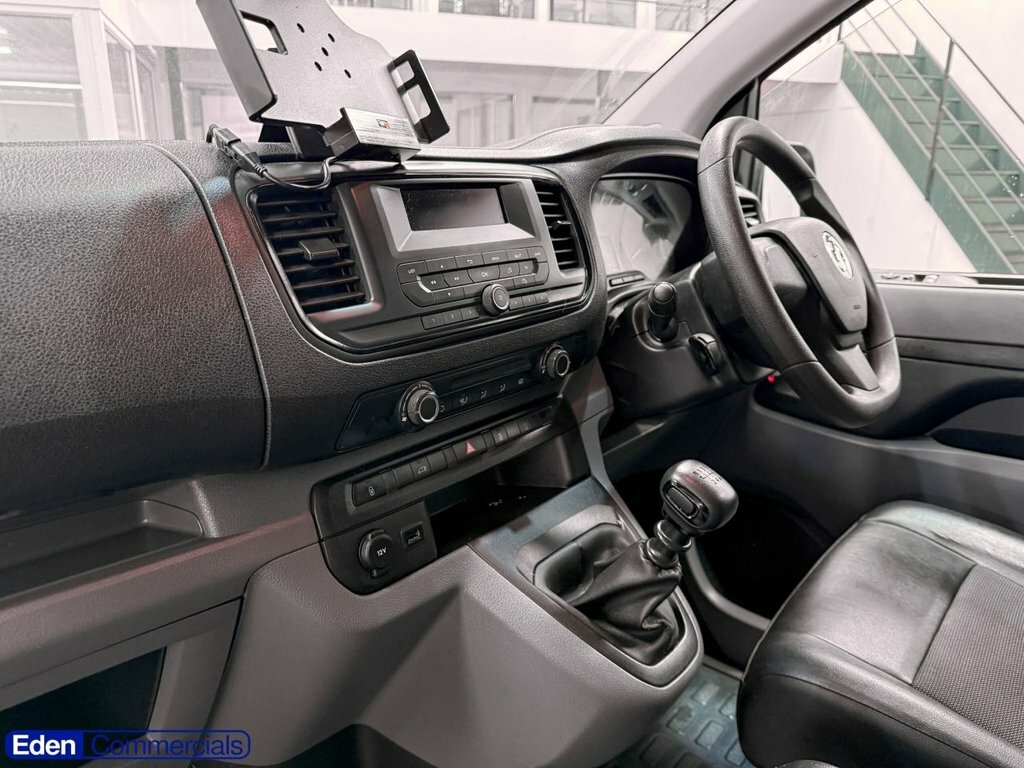 Vauxhall Vivaro 1.5L Edition MF20HGL White #3