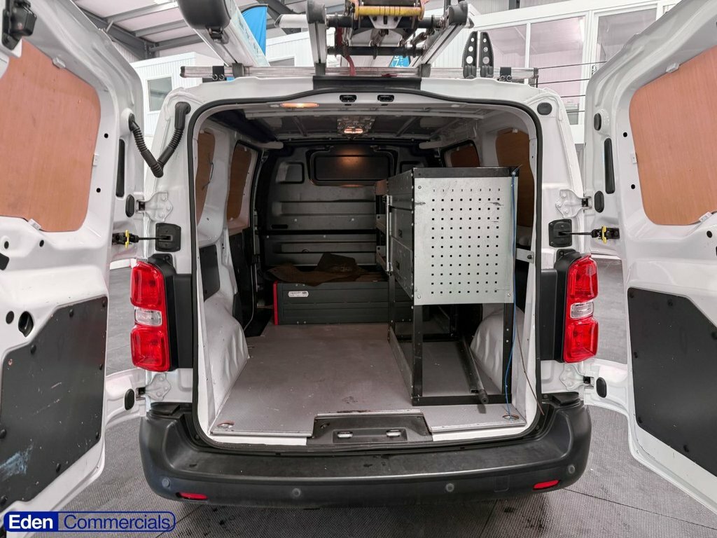 Vauxhall Vivaro 1.5L Edition MF20HGL White #4