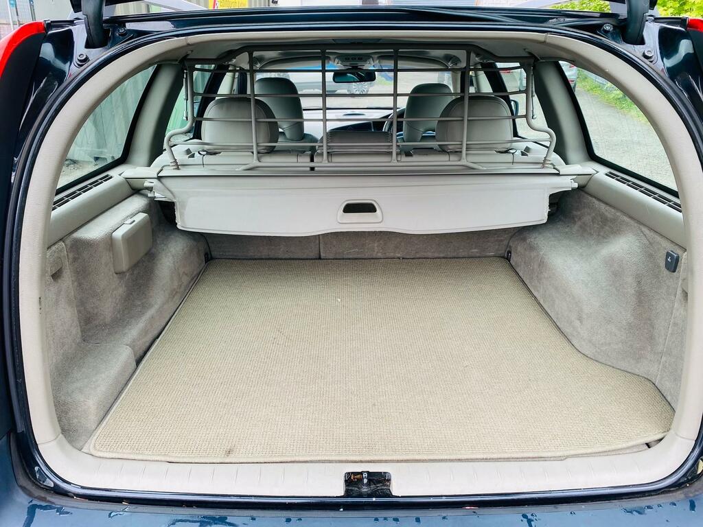 Volvo XC70 Estate Green #6