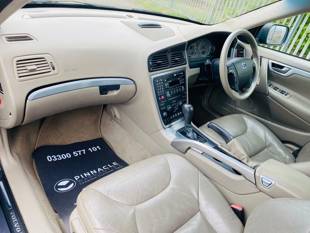 Volvo XC70 Estate Green #5